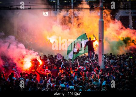 ROTTERDAM - Feyenoord fans in the Hofpleinfontein after their club's won match against Go Ahead Eagles. The Rotterdam club has won the sixteenth national title. ANP ROB ENGELAAR netherlands out - belgium out Stock Photo