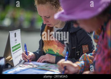 Spuiplein, The Hague, The Netherlands. Saturday 13th May, 2023. The last day of the #FreeNavalny cell exhibit in The Hague. Russian ex-pats in The Hag Stock Photo