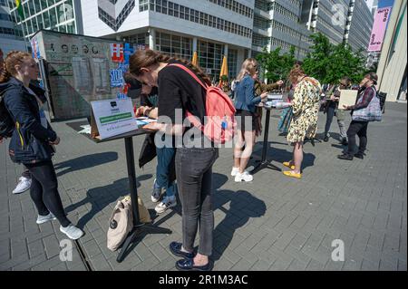 Spuiplein, The Hague, The Netherlands. Saturday 13th May, 2023. The last day of the #FreeNavalny cell exhibit in The Hague. Russian ex-pats in The Hag Stock Photo