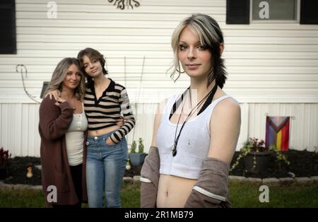 Dallas, Georgia, USA. 4th May, 2023. Kai-Lynn Diamond, 18, with mother