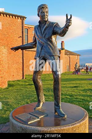 The Billy Fury memorial statue, Albert Dock, Pierhead, Kings Parade, Royal Albert Dock, Hartley Quay, Liverpool L3 4AQ Stock Photo
