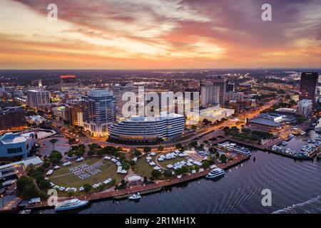 Norfolk, Virginia, USA downtown city skyline from over the Elizabeth River at dusk. Stock Photo