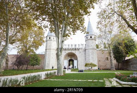 The Stunning Topkapi Palace In Istanbul, The Headquarters Of The ...