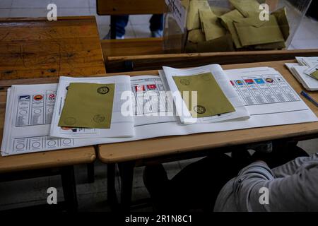 Izmir, Turkey. 14th May, 2023. Ballot papers and envelopes are stacked on a table. Turkish voters proceed to their respective precincts to vote for their favored candidates in the 2023 presidential and parliamentary elections in Turkey. It is said that this is the biggest elections in Turkey history. Credit: SOPA Images Limited/Alamy Live News Stock Photo