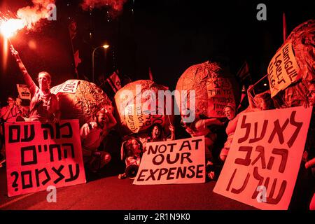 Tel Aviv, Israel. 13th May, 2023. Anti-reform ìPink frontî members protest against the Israeli right-wing government budget and high cost of living during a demonstration against the legal overhaul. Credit: SOPA Images Limited/Alamy Live News Stock Photo