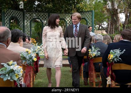 JESSE PLEMONS and LILY RABE in LOVE AND DEATH (2023) -Original title: LOVE & DEATH-, directed by LESLIE LINKA GLATTER. Credit: LIONSGATE TELEVISION / Album Stock Photo