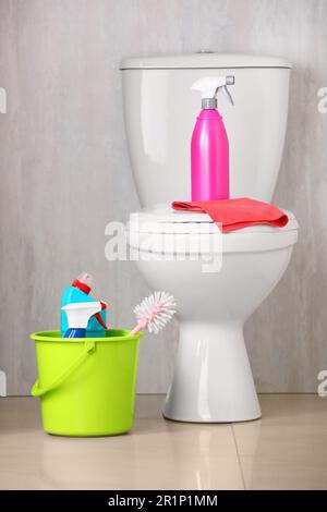 https://l450v.alamy.com/450v/2r1p1mm/different-cleaning-supplies-and-toilet-bowl-indoors-2r1p1mm.jpg