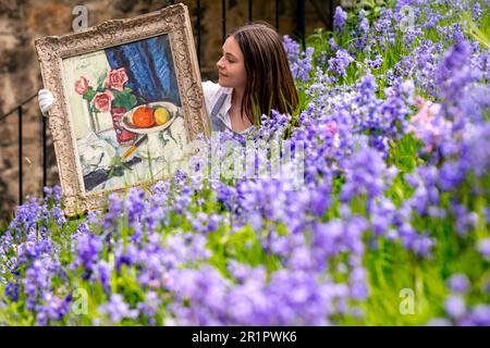 Viewing Assistant And History Of Art Student Emma Scarr Hall Takes A ...