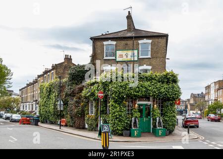 The Faltering Fullback (formerly the Sir Walter Scott) pub in Stroud Green, North London, UK Stock Photo