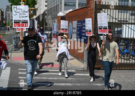 Members of the Writers Guild of America (WGA) and its supporters picket outside of Steiner Studios at the Brooklyn Navy Yard on May 12, 2023 in New Yo Stock Photo