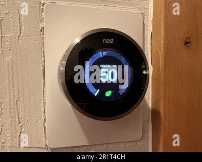 https://l450v.alamy.com/450v/2r1t4ch/united-states-17th-june-2022-early-generation-google-nest-learning-thermostat-truckee-california-june-17-2022-photo-courtesy-sftm-photo-by-gadosipa-usa-credit-sipa-usaalamy-live-news-2r1t4ch.jpg