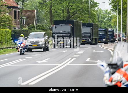 ZEIST - Secure transport arrives at De Nederlandsche Bank (DNB). The bank has moved more than 200 tons of gold bars and gold coins with a total value of 10.4 billion euros from the DNB vault in Haarlem to the new Cash Center in Zeist. The strategic stock of banknotes has also been taken along. ANP JEROEN JUMELET netherlands out - belgium out Stock Photo