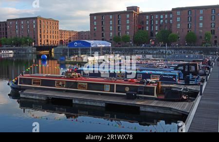 Canal barges & narrowboats, evening moored up at the royal Albert Dock, Liverpool, Merseyside, England, UK, L3 4AF Stock Photo
