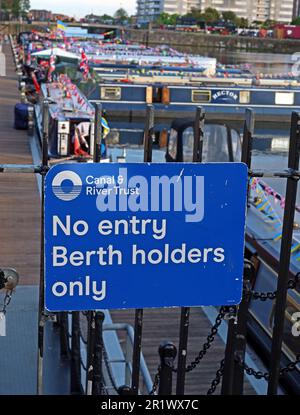 No entry C&RT - Berth Holders only -Canal barges & narrowboats, evening moored up at the royal Albert Dock, Liverpool, Merseyside, England, UK, L3 4AF Stock Photo