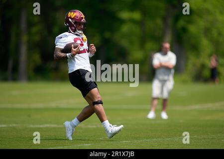 Washington Commanders running back Chris Rodriguez Jr. (23) in the first  half of an NFL football game Sunday, Sept. 17, 2023, in Denver. (AP  Photo/David Zalubowski Stock Photo - Alamy