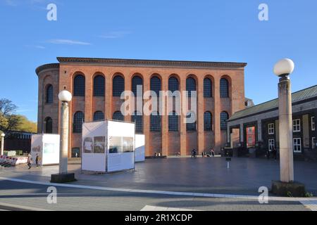 Konstantinsplatz with Konstantinbasilika built 4th century, Trier, Mittelmosel, Moselle, Rhineland-Palatinate, Germany Stock Photo