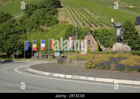 The famous black cat as a symbol for the Zeller Schwarze Katz wine-growing region in Zell, Untermosel, Moselle, Rhineland-Palatinate, Germany Stock Photo