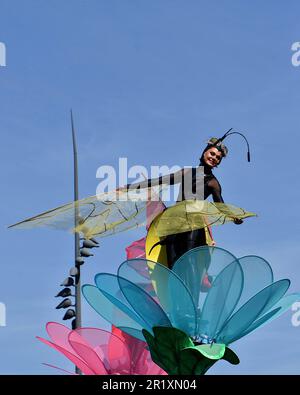 Marseille, France. 6th May, 2023. An acrobat performs during the carnival. The parade of The Marseille Carnival was held at the Old Port of Marseille on May 6, where hundreds of people gather to witness and enjoy the event. (Credit Image: © Gerard Bottino/SOPA Images via ZUMA Press Wire) EDITORIAL USAGE ONLY! Not for Commercial USAGE! Stock Photo
