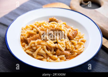 Paella fideua with chicken.Fideuá is a dish originally from Gandía that is  made in a similar way to paella, although based on noodles instead of rice  Stock Photo - Alamy