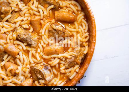 Paella fideua with chicken.Fideuá is a dish originally from Gandía that is  made in a similar way to paella, although based on noodles instead of rice  Stock Photo - Alamy