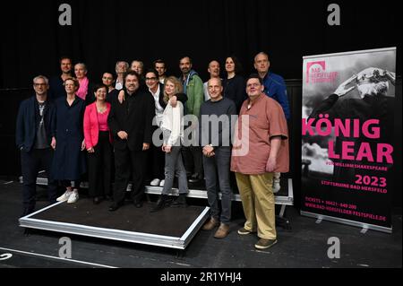 Bad Hersfeld, Germany. 16th May, 2023. Group photo of the ensemble with artistic director Joern Hinkel (center) at the start of rehearsals for 'King Lear. Shakespeare's drama will celebrate its premiere at the 72nd Bad Hersfeld Festival on June 30, 2023. Credit: Uwe Zucchi/dpa/Alamy Live News Stock Photo