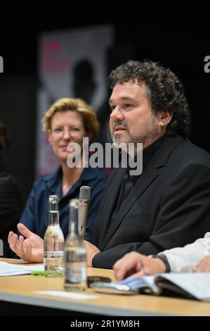 Bad Hersfeld, Germany. 16th May, 2023. Director Tina Lanik (l) listens to Intendant Joern Hinkel during his welcome address at the start of rehearsals for 'King Lear. Shakespeare's drama will celebrate its premiere at the 72nd Bad Hersfeld Festival on June 30, 2023. Credit: Uwe Zucchi/dpa/Alamy Live News Stock Photo