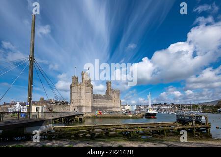 Caernarfon Castle and harbour on the river Seiont, Gwynedd, North Wales Stock Photo