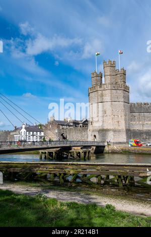 Caernarfon Castle and harbour on the river Seiont, Gwynedd, North Wales Stock Photo