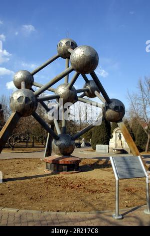 replica of the Atomium monument in Brussels. Originally built for Expo '58, the 1958 Brussels World's Fair. . Beijing World Park Stock Photo