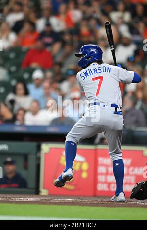 Chicago Cubs shortstop Dansby Swanson (7) batting in the top of the ...