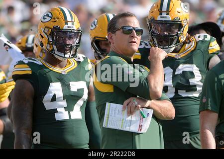 Green Bay Packers defensive lineman Gilbert Brown sits on the bench in the  second quarter against the Minnesota Vikings, Sept. 21, 1997, in Green Bay,  Wis. (AP Photo/Morry Gash Stock Photo - Alamy