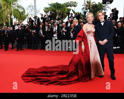 Cannes, France. 16th May, 2023. 76th Cannes Film Festival 2023, evening 1 - red carpet of the film 'Jeanne du Barry' - opening ceremony. Pictured: Uma Thurman and her Son Levon Roan Thurman-Hawke Credit: Independent Photo Agency/Alamy Live News Stock Photo