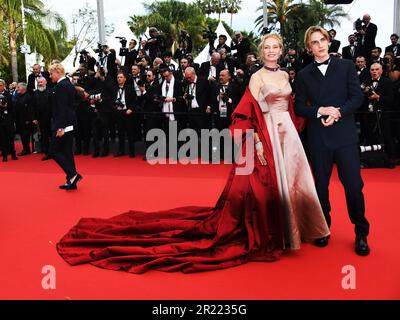 Cannes, France. 16th May, 2023. 76th Cannes Film Festival 2023, evening 1 - red carpet of the film 'Jeanne du Barry' - opening ceremony. Pictured: Uma Thurman and her Son Levon Roan Thurman-Hawke Credit: Independent Photo Agency/Alamy Live News Stock Photo