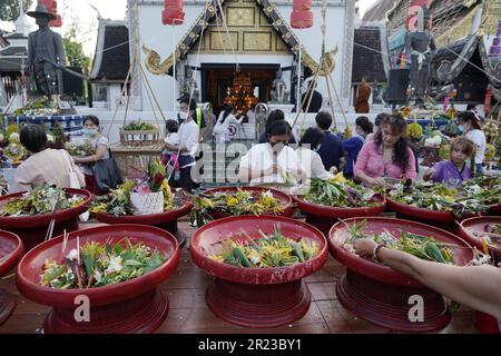 Inthakin Festival or Sai Khan Dok tradition are The citizens of Chiang Mai offering flowers for city pillar at Wat Chedi Luang in Chiang Mai, Thailand Stock Photo