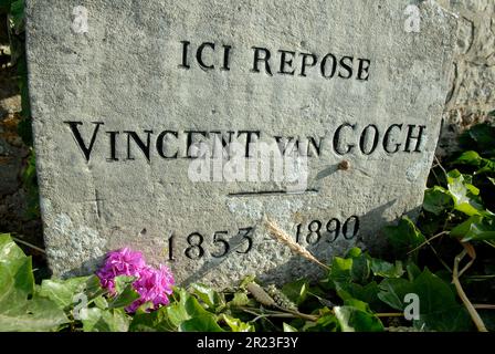 FRANCE. VAL D'OISE (95) CITY OF AUVERS-SUR-OISE. DETAIL OF VINCENT VAN GOGH GRAVE, IN THE AUVERS SUR OISE CIMETERY : HERE RESTS VINCENT VAN GOGH Stock Photo