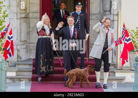 Oslo 20230517.Crown Princess Mette-Marit, Prince Sverre Magnus and Crown Prince Haakon greet and watch the children's parade during the May 17th celebrations at Skaugum. Photo: Lise Aaserud / NTB Stock Photo