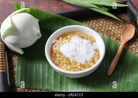 Tao Suan or Tau Suan - Sweet mung  soy bean with coconut milk - Thai dessert served in wood tray at close up view Stock Photo