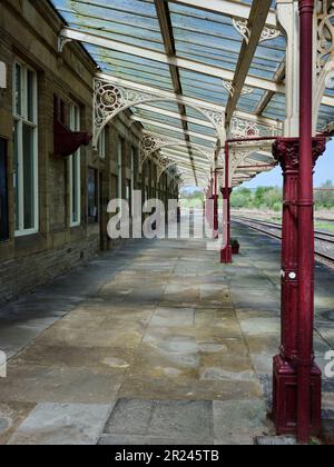 Deserted platform at Hellifield Railway Station Stock Photo