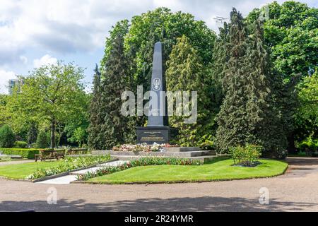 Memorial to WW II Polish prisoners, Gunnersbury Cemetery, Gunnersbury, Royal Borough of Kensington & Chelsea, Greater London, England, United Kingdom Stock Photo