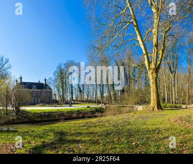 Manor house Oud Amelisweerd *** Local Caption ***  Bunnik,  Utrecht, Netherlands, house, field, meadow, trees, winter, Stock Photo