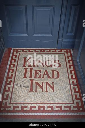 The Kings Head entrance, 40 Winwick St, Warrington, Cheshire, England, UK,  WA2 7TU Stock Photo