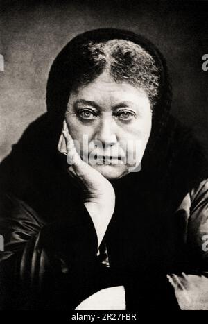 1890 c. , USA : The russian-born Madame Helena Petrovna BLAVATSKY von Hahn ( 1831 - 1891 ). Celebrated woman Theosopyst , phylosopher , occultist, mystic , spiritualist traveller and writer . Founder of THEOSOPHICAL SOCIETY in 1875 . Unknown photographer .- MEDIUM - Medianità - Sedute spiritiche - spiritualism - theosophy  - OCCULTISMO - OCCULTISTA - OCCULTO - scrittrice - SCRITTORE - LETTERATURA - LITERATURE - letterato - PARANORMALE -  TEOSOFIA - Teosofa -  THEOSOPHY - PHILOSOPHY - FILOSOFIA - FILOSOFA - PHILOSOPHER ESOTERISM - ESOTERICO - ESOTERISMO - ESOTERIC --- ARCHIVIO GBB Stock Photo