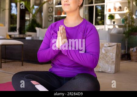 Plus Size Woman Meditating Images – Browse 4,457 Stock Photos, Vectors, and  Video