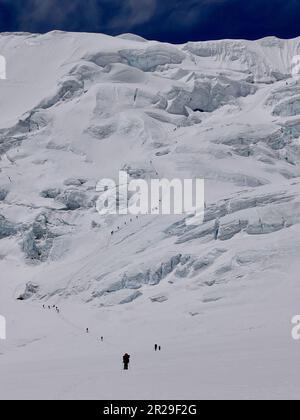 Climbers on Everest North Side Stock Photo - Alamy