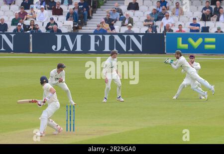18 May , 2023, London, UK. A fine catch by Surrey’s  Ben Foakes to end the innings of Sam Billings off the bowling of Tom Lawes as Surrey take on Kent in the County Championship at the Kia Oval, day one. David Rowe/Alamy Live News. Stock Photo