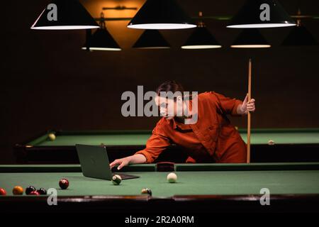 Billiard Game Online Training Course, Woman Playing Billiards