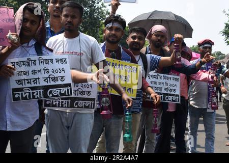 Kolkata, West Bengal, India. 18th May, 2023. Deprived candidates who did not get jobs after passing the Group D examination in 2017 held a protest march in Kolkata demanding their fair job. They demand that the state government should give them jobs immediately. (Credit Image: © Sayantan Chakraborty/Pacific Press via ZUMA Press Wire) EDITORIAL USAGE ONLY! Not for Commercial USAGE! Stock Photo