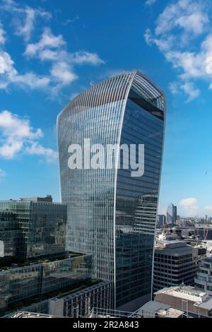 London, England-August 2022; Vertical view of the glass and steel skyscraper at Fenchurch Street nicknamed The Walkie-Talkie Stock Photo