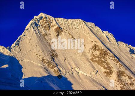 Nevado Quitaraju ridge in the morning  (Cordillera Blanca - Perù) Stock Photo