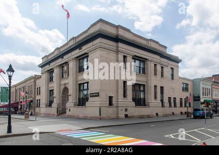 New Milford, CT, USA-August 2022; View of the former bank building from the 1900's facing the town green Stock Photo